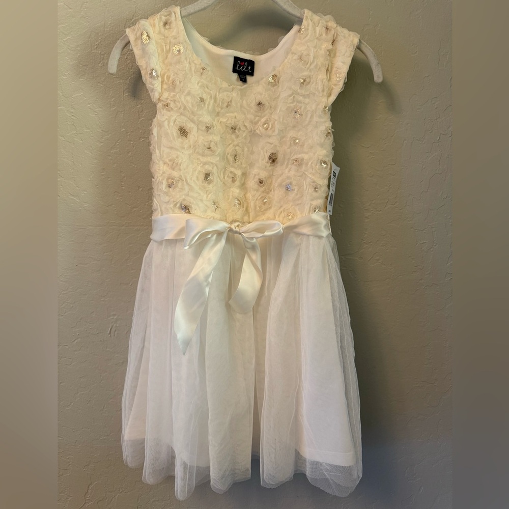 Girls dress Ivory floral top with white tulle bottom size 10. NWT
